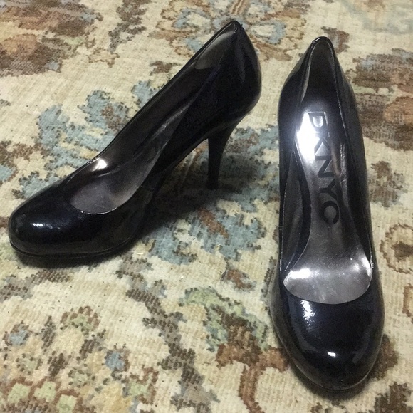 DKNY round toe pumps with small platform comfy! - Picture 2 of 3
